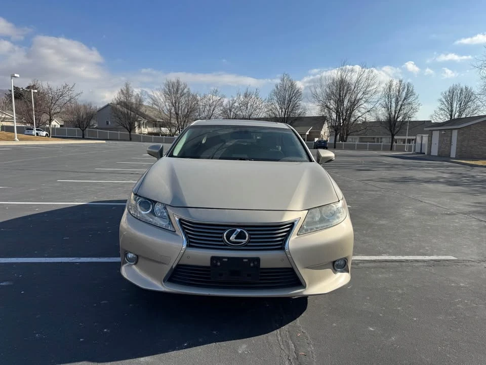 2013 Lexus ES 6th Gen - Image 3 of 14