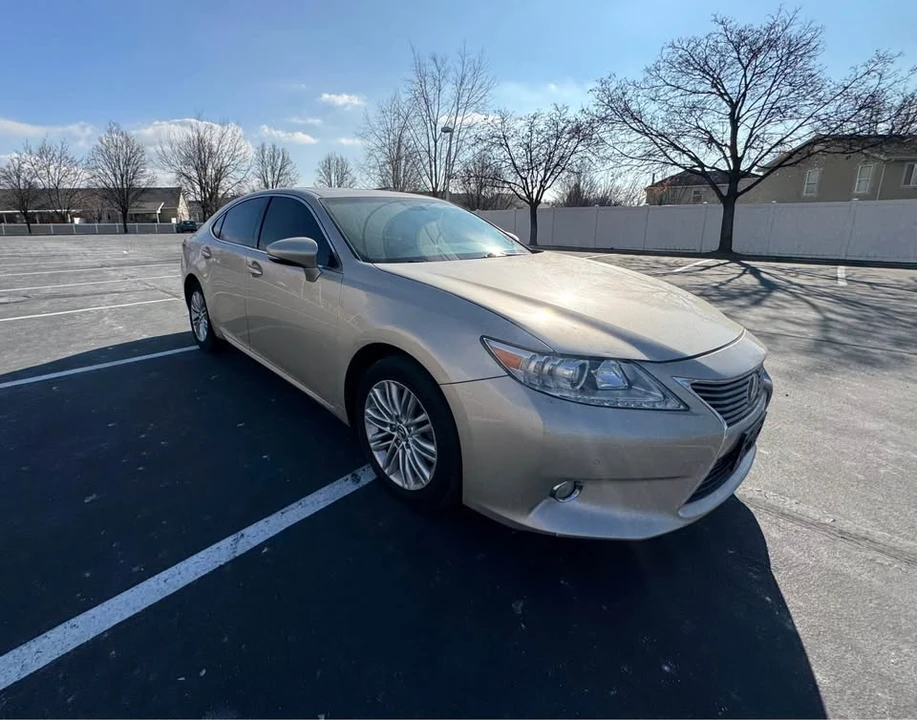 2013 Lexus ES 6th Gen - Image 2 of 14