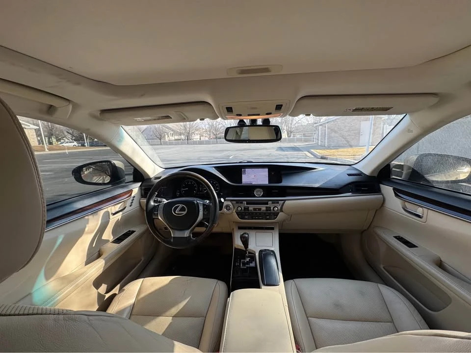 2013 Lexus ES 6th Gen - Image 8 of 14