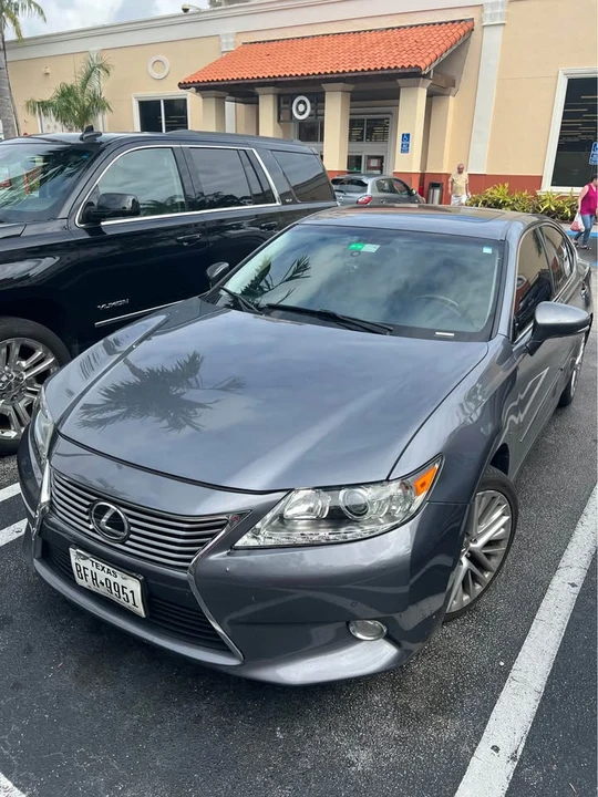 2013 Lexus ES 6th Gen - Image 2 of 8