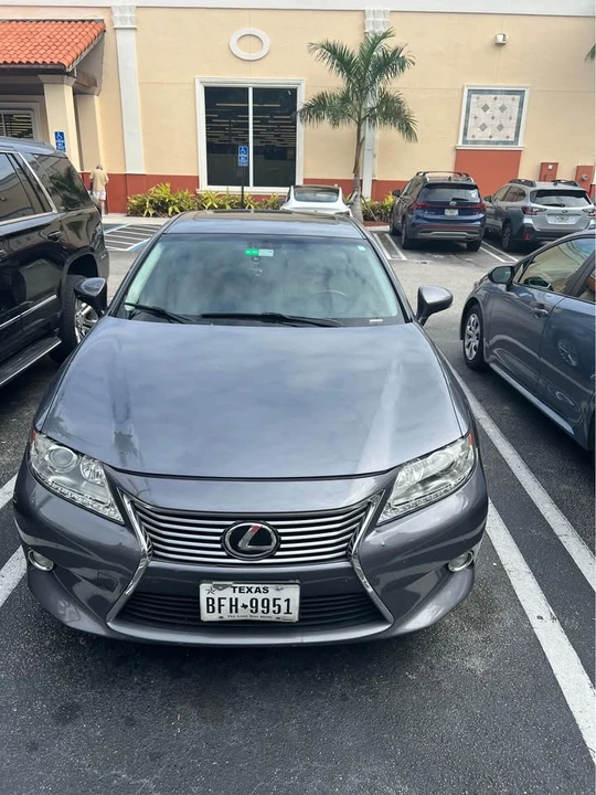 2013 Lexus ES 6th Gen - Image 3 of 8