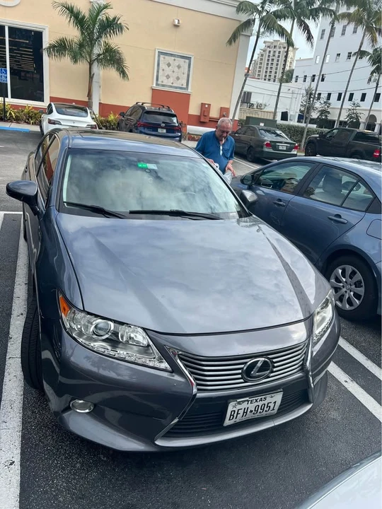 2013 Lexus ES 6th Gen - Image 5 of 8