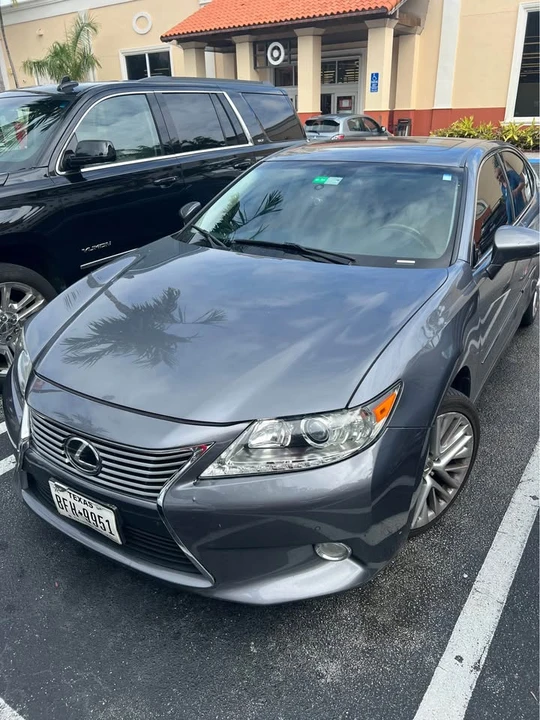 2013 Lexus ES 6th Gen - Image 6 of 8