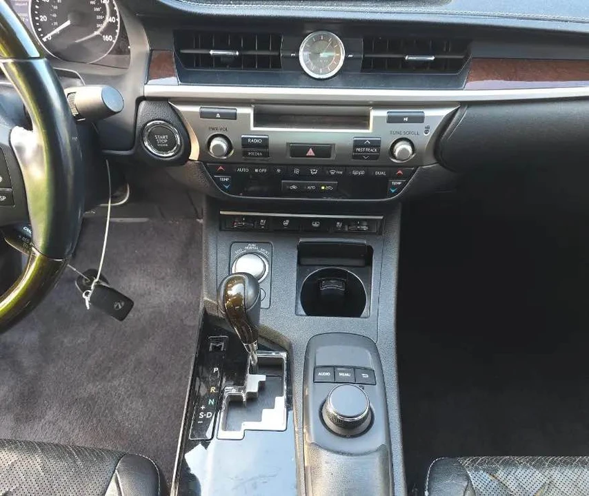 2013 Lexus ES 6th Gen - Image 6 of 6