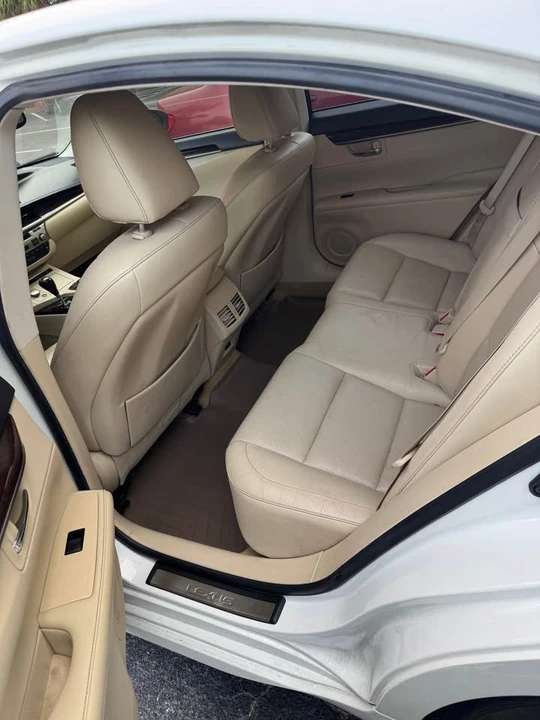 2013 Lexus ES 6th Gen - Image 10 of 10