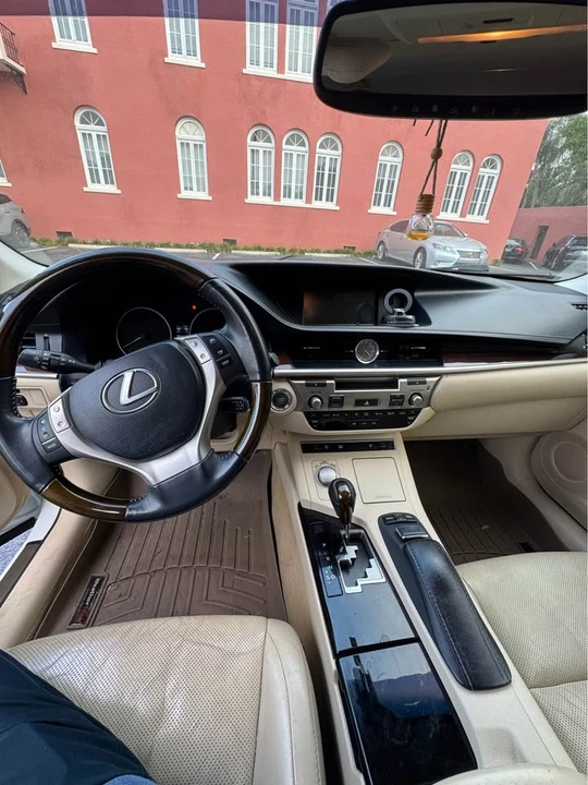 2013 Lexus ES 6th Gen - Image 5 of 10