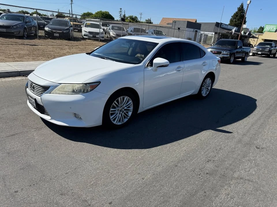 2013 Lexus ES 6th Gen - Image 2 of 20