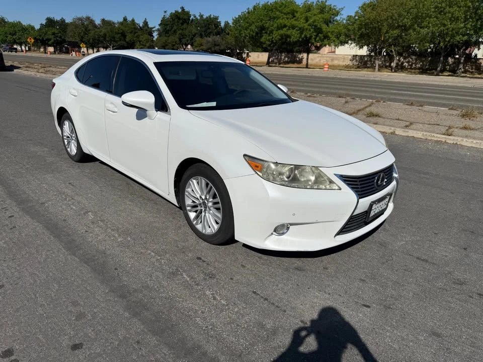 2013 Lexus ES 6th Gen - Image 13 of 20
