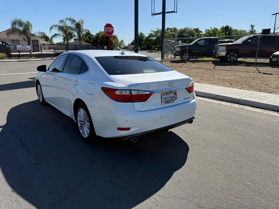 2013 Lexus ES 6th Gen - Image 19 of 20