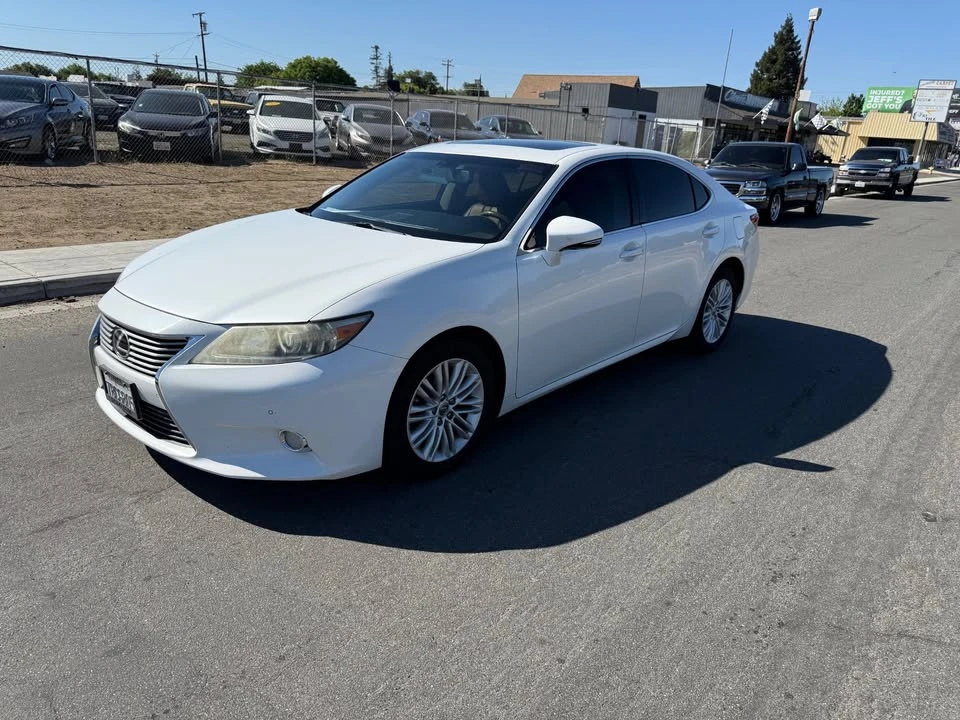 2013 Lexus ES 6th Gen - Image 3 of 20