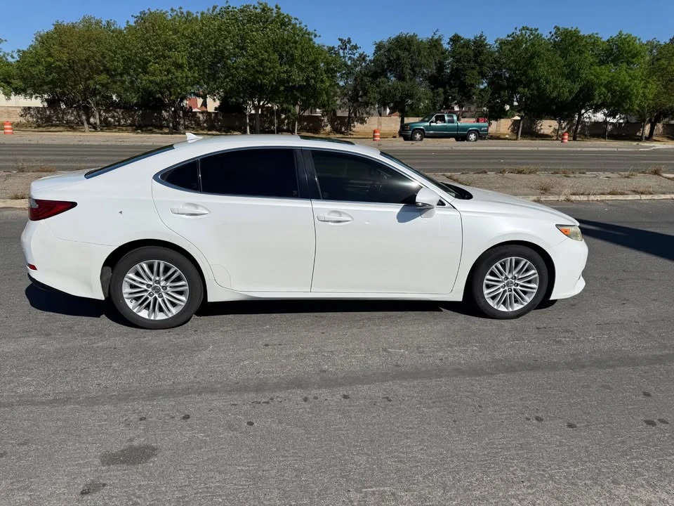 2013 Lexus ES 6th Gen - Image 15 of 20