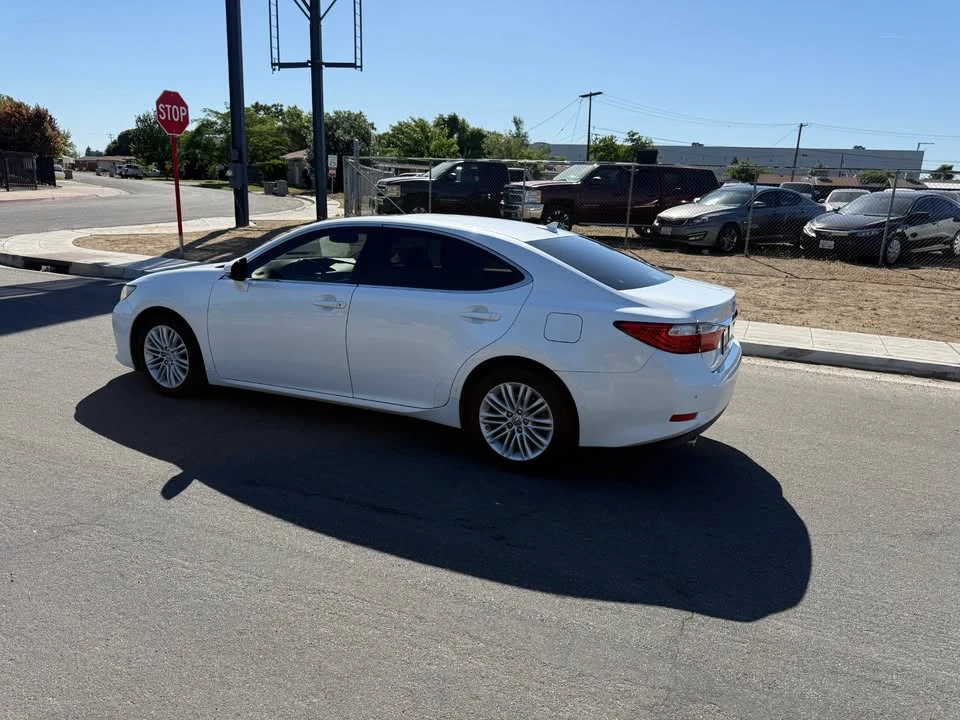 2013 Lexus ES 6th Gen - Image 4 of 20