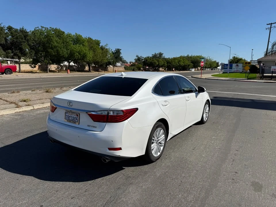 2013 Lexus ES 6th Gen - Image 17 of 20