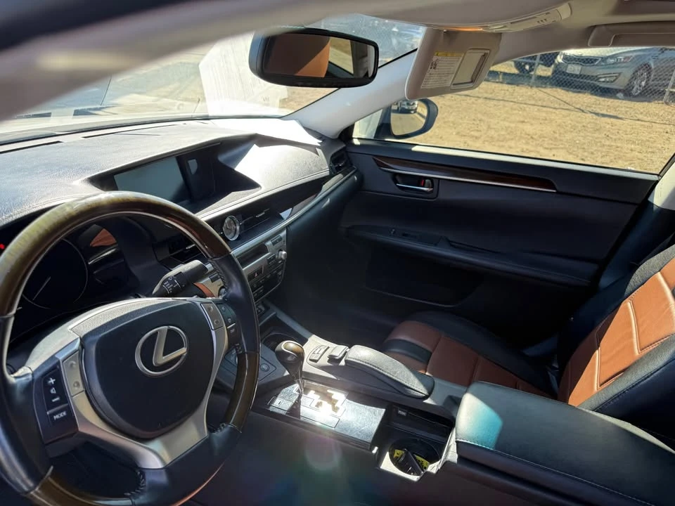 2013 Lexus ES 6th Gen - Image 8 of 20