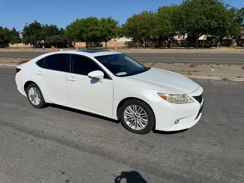 2013 Lexus ES 6th Gen - Image 14 of 20