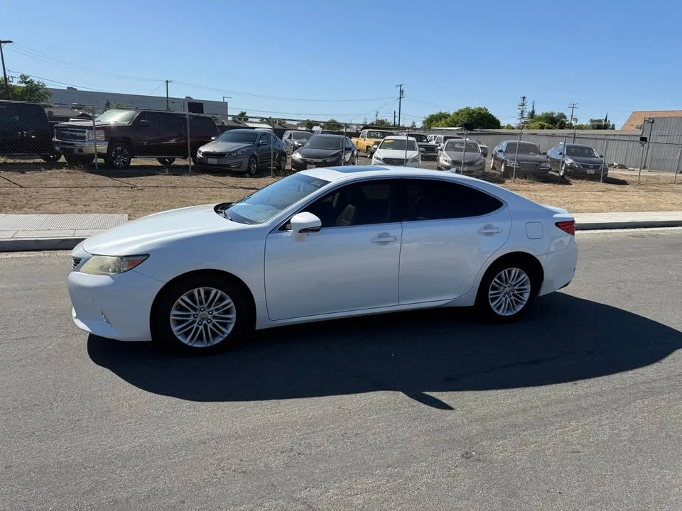2013 Lexus ES 6th Gen - Image 7 of 20