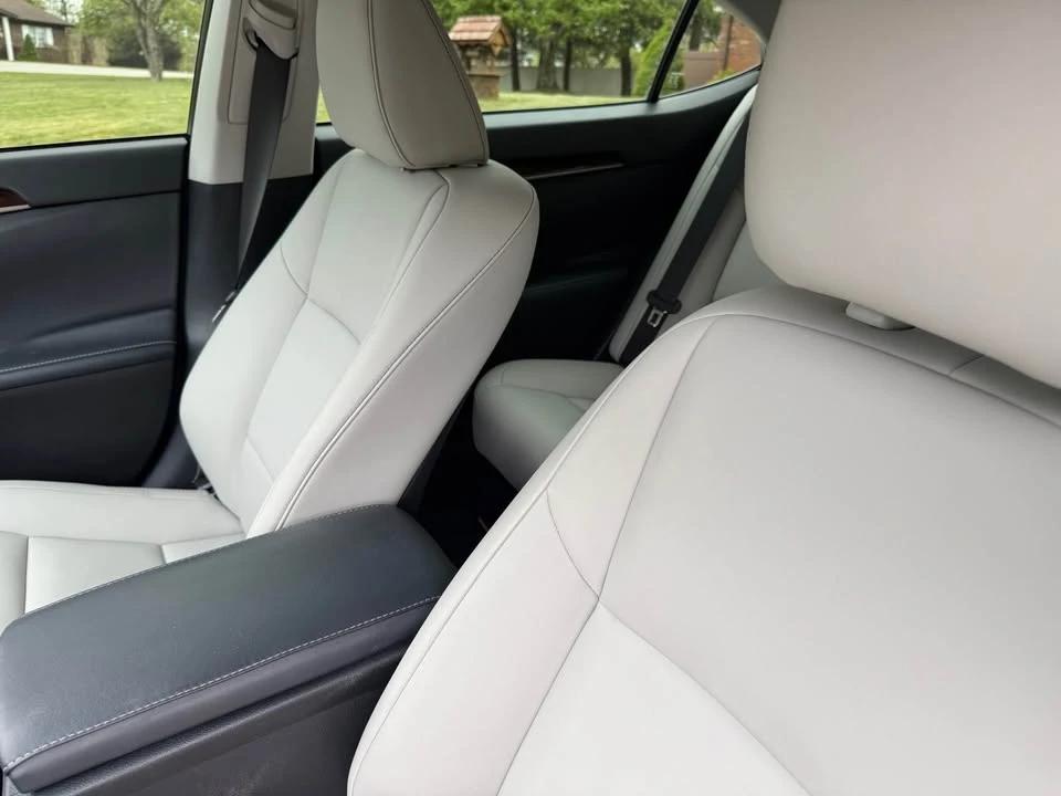 2013 Lexus ES 6th Gen - Image 7 of 10