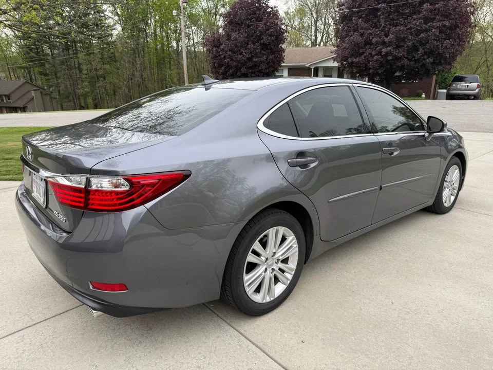 2013 Lexus ES 6th Gen - Image 4 of 10
