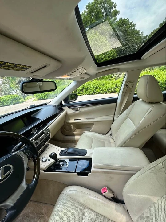 2013 Lexus ES 6th Gen - Image 6 of 10