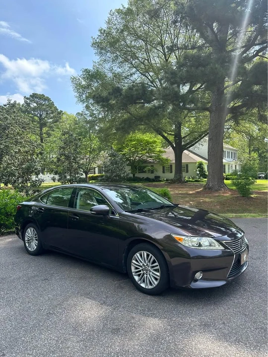 2013 Lexus ES 6th Gen - Image 7 of 10