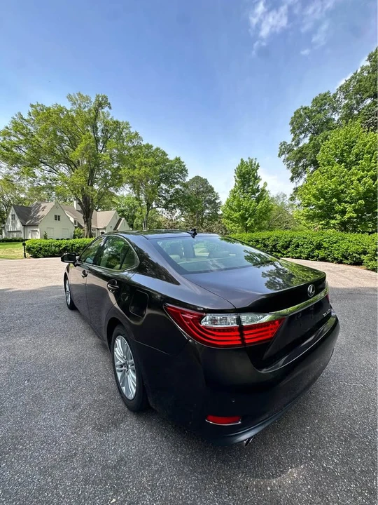 2013 Lexus ES 6th Gen - Image 10 of 10