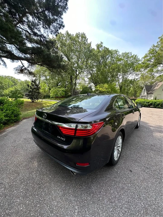 2013 Lexus ES 6th Gen - Image 4 of 10