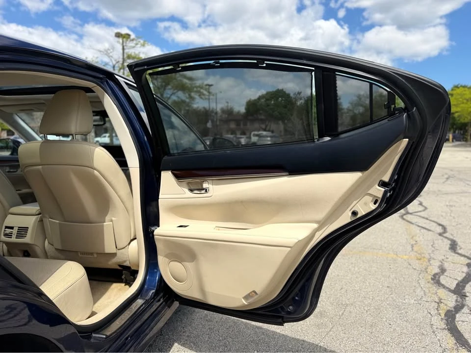 2013 Lexus ES 6th Gen - Image 16 of 19
