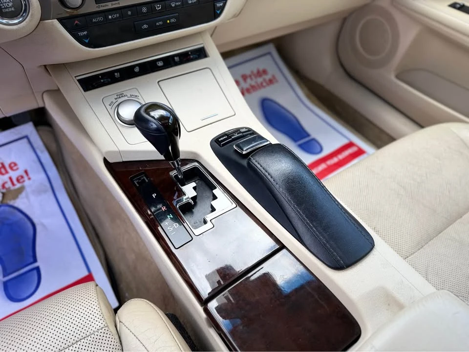 2013 Lexus ES 6th Gen - Image 12 of 19