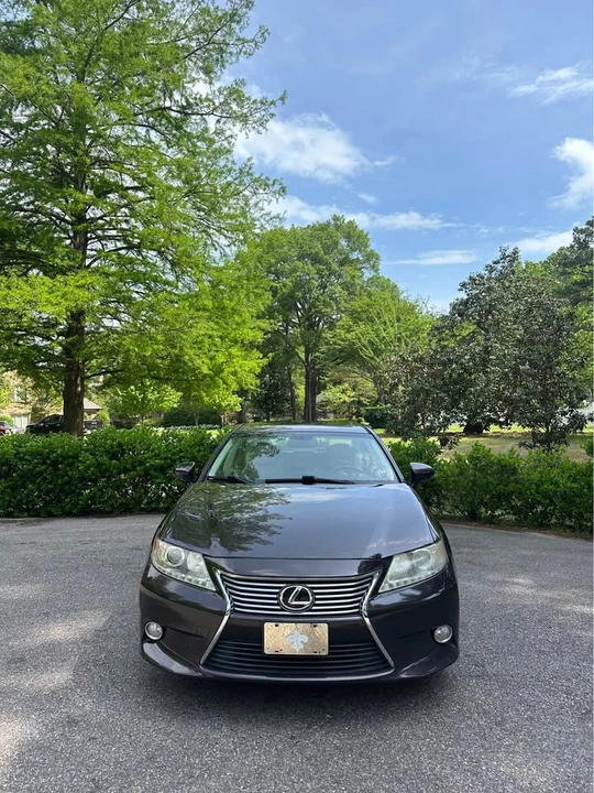 2013 Lexus ES 6th Gen - Image 9 of 10