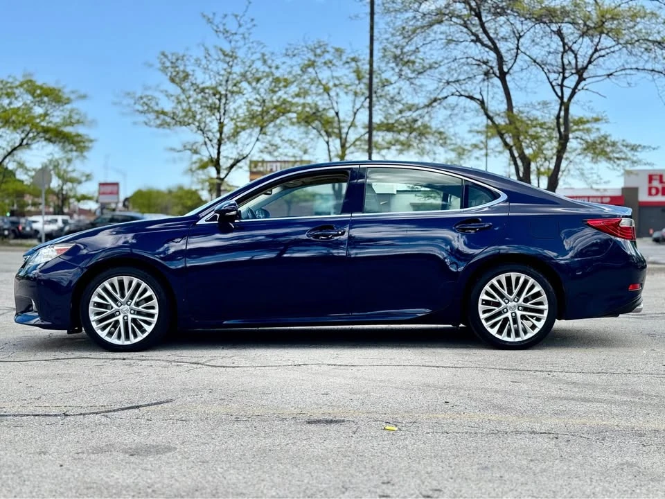 2013 Lexus ES 6th Gen - Image 3 of 19