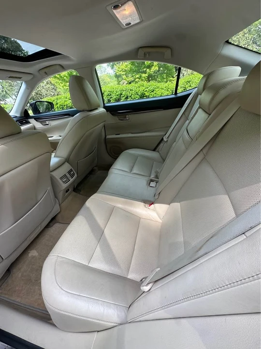 2013 Lexus ES 6th Gen - Image 5 of 10