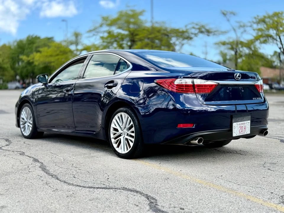 2013 Lexus ES 6th Gen - Image 4 of 19