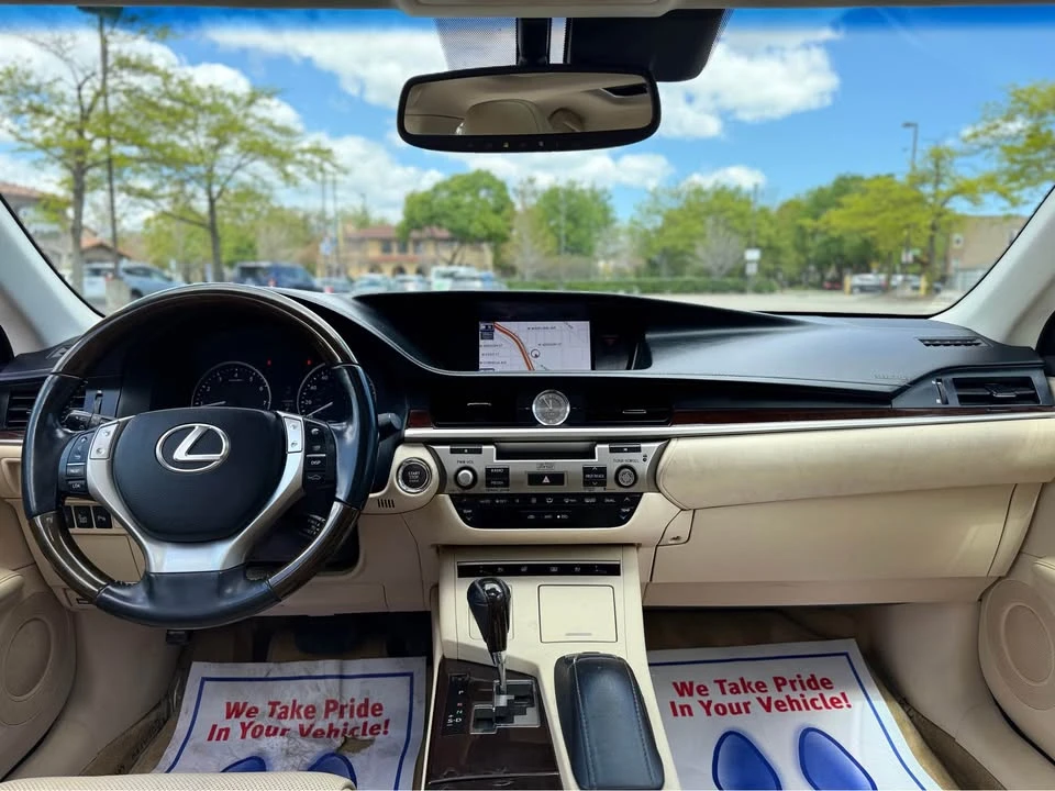 2013 Lexus ES 6th Gen - Image 14 of 19