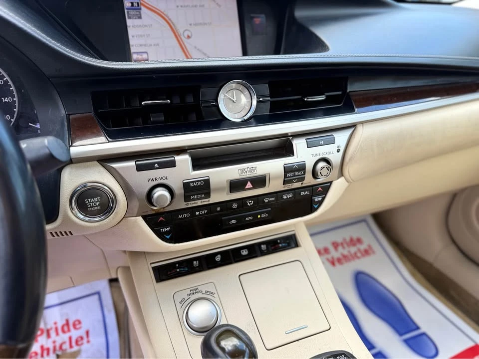 2013 Lexus ES 6th Gen - Image 11 of 19