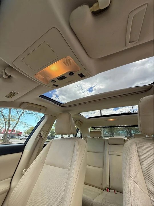 2013 Lexus ES 6th Gen - Image 17 of 19