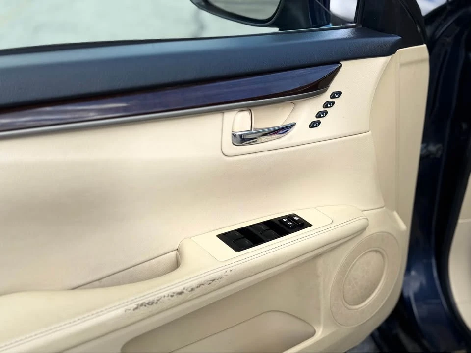 2013 Lexus ES 6th Gen - Image 7 of 19