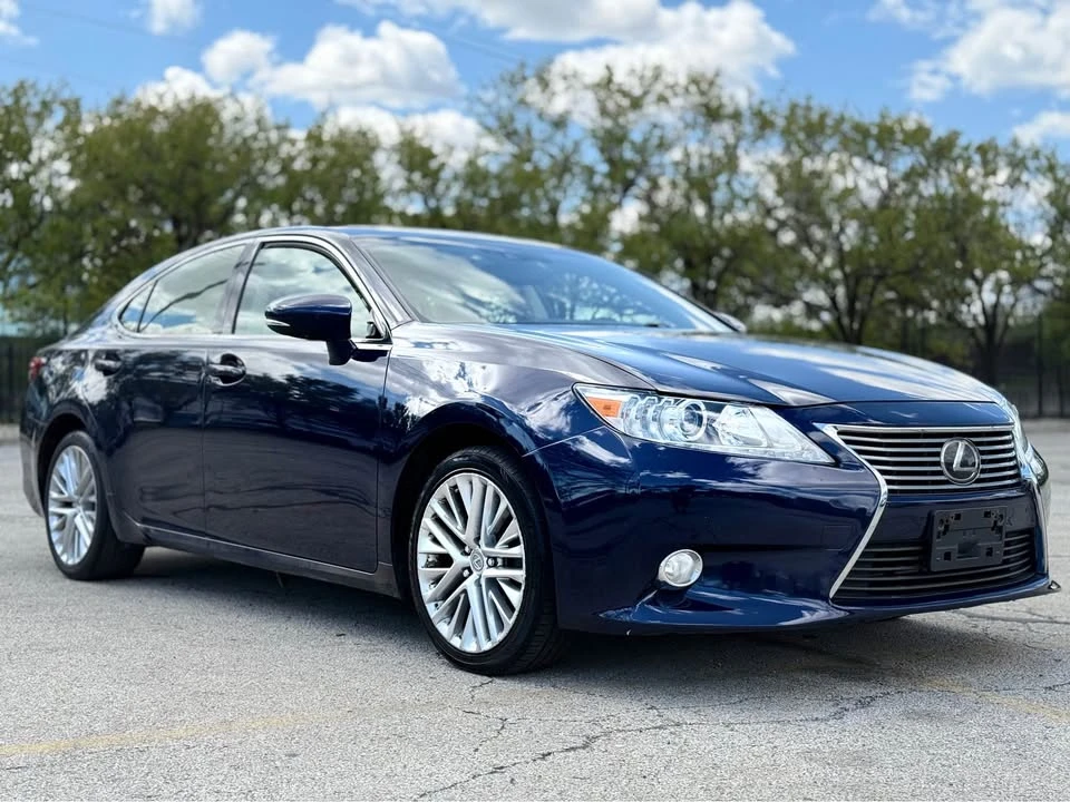 2013 Lexus ES 6th Gen - Image 2 of 19