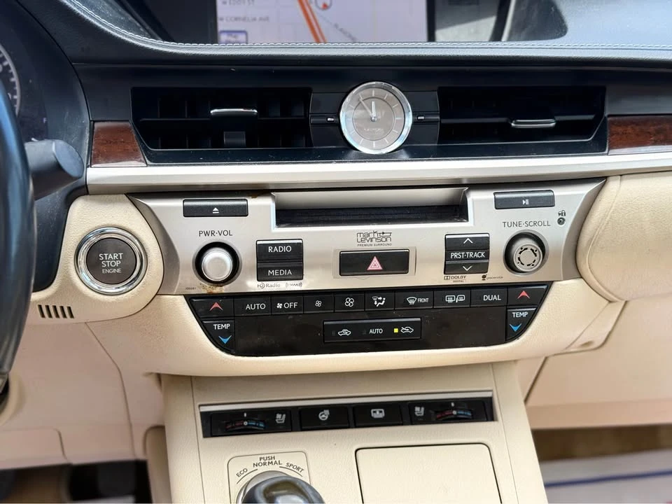 2013 Lexus ES 6th Gen - Image 13 of 19
