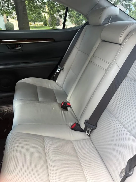 2013 Lexus ES 6th Gen - Image 8 of 10