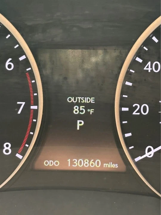 2013 Lexus ES 6th Gen - Image 2 of 10