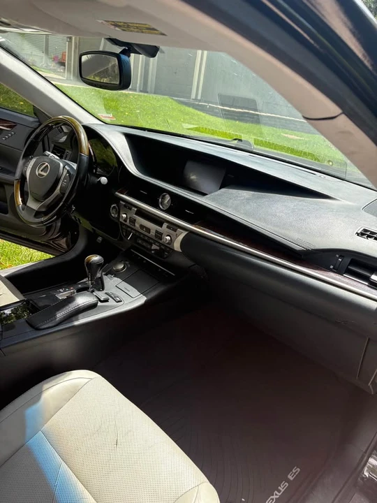 2013 Lexus ES 6th Gen - Image 7 of 10