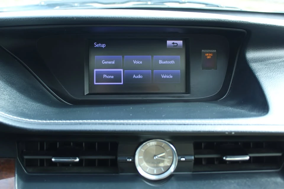 2013 Lexus ES 6th Gen - Image 13 of 19
