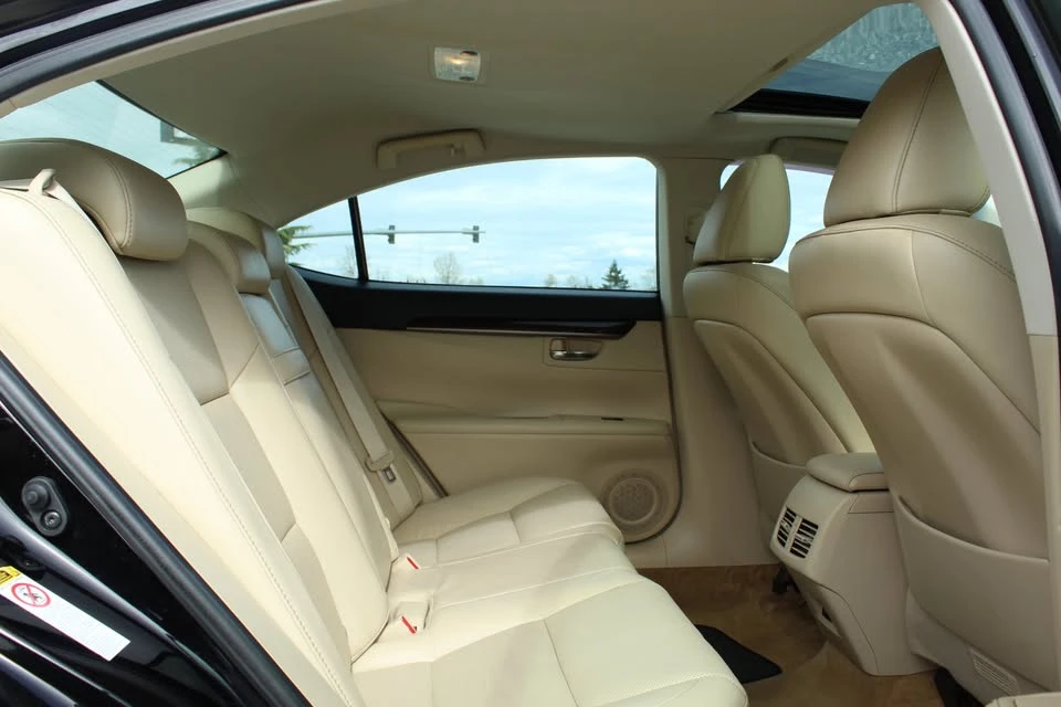 2013 Lexus ES 6th Gen - Image 19 of 19