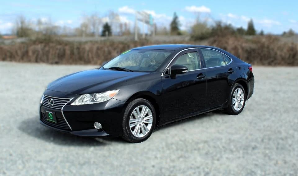 2013 Lexus ES 6th Gen - Image 3 of 19
