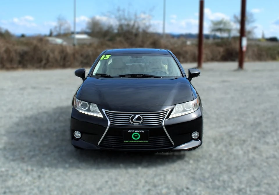 2013 Lexus ES 6th Gen - Image 2 of 19