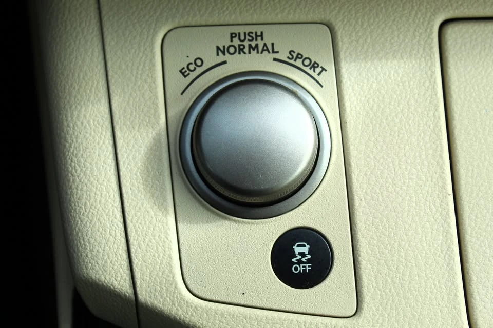 2013 Lexus ES 6th Gen - Image 16 of 19