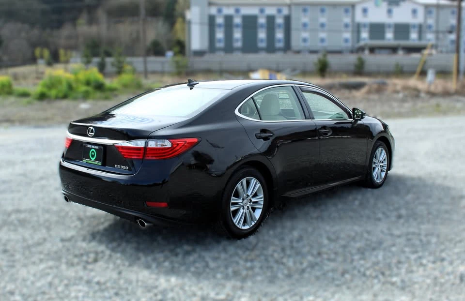 2013 Lexus ES 6th Gen - Image 8 of 19