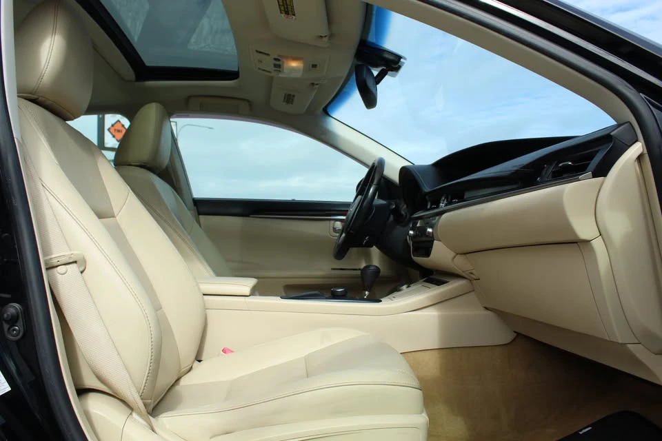2013 Lexus ES 6th Gen - Image 18 of 19