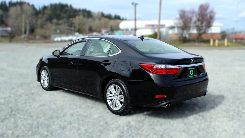 2013 Lexus ES 6th Gen - Image 5 of 19