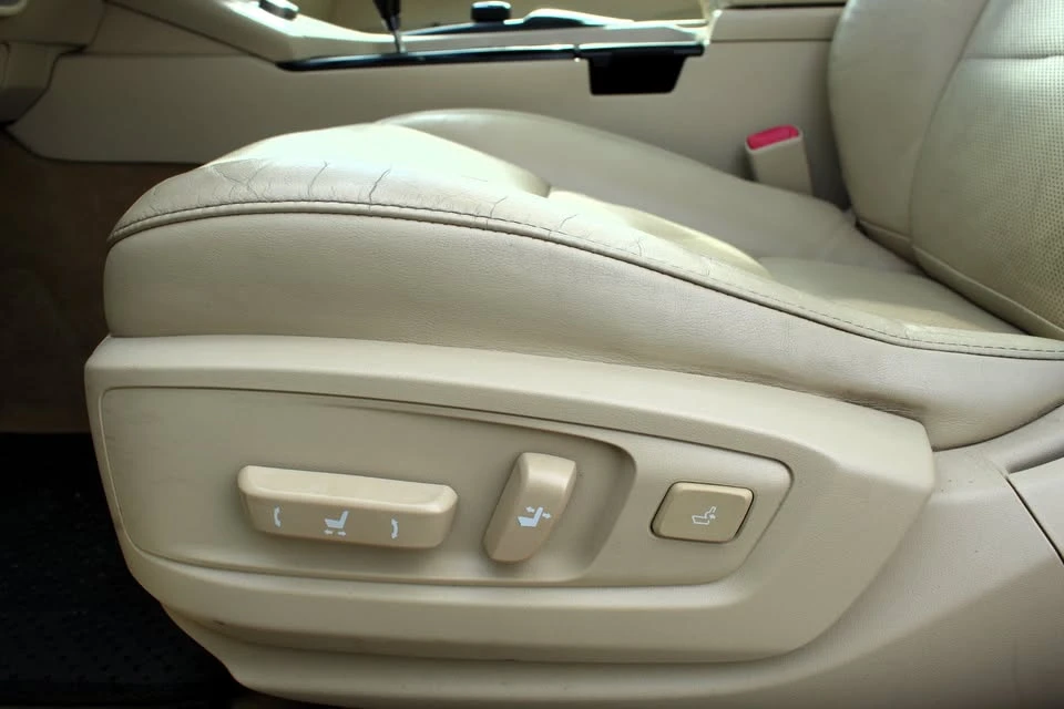 2013 Lexus ES 6th Gen - Image 12 of 19